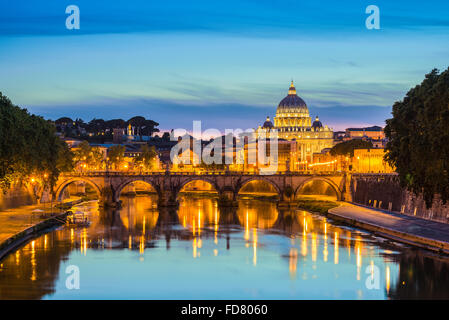 La Basilica di San Pietro e Sant Angelo bridge , Roma , Italy Foto Stock