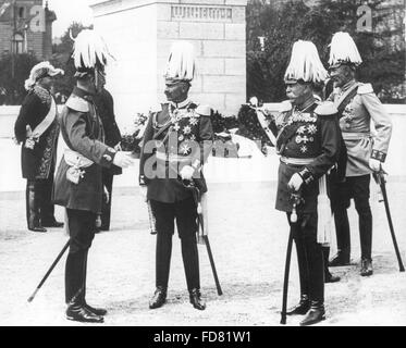 L'imperatore Guglielmo II. davanti al memoriale di Wilhelm I. a Strasburgo Foto Stock