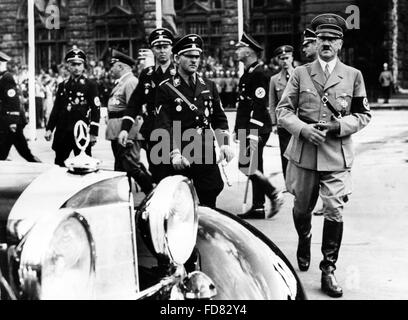Adolf Hitler con Sepp Dietrich e Heinrich Himmler, 1938 Foto Stock