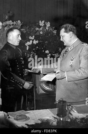 Hermann Göring al merito di guerra Croce cerimonia di premiazione Foto Stock