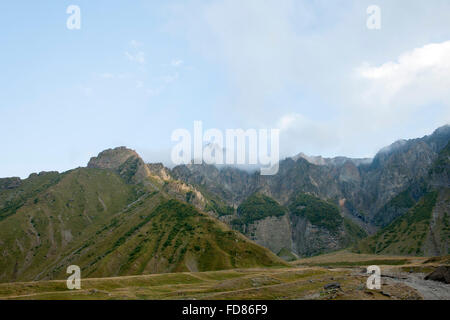 Georgien, Mtskheta-Mtianeti, an der georgischen Heerstrasse südlich von Stepanzminda Foto Stock