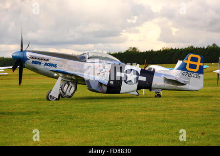 North American Mustang P-51D Jumpin Jaques visitando White Waltham Foto Stock