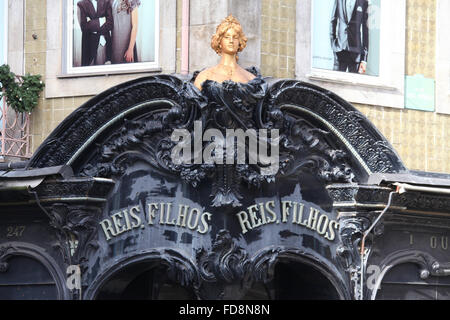 Dorare art nouveau polena al Reis Filhos Shop in porto Foto Stock