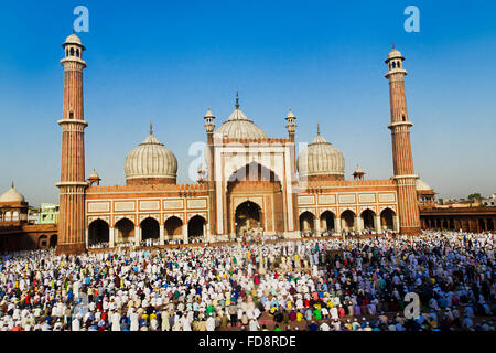 La folla dei gruppi musulmani Jama Maszid Milap Id Foto Stock