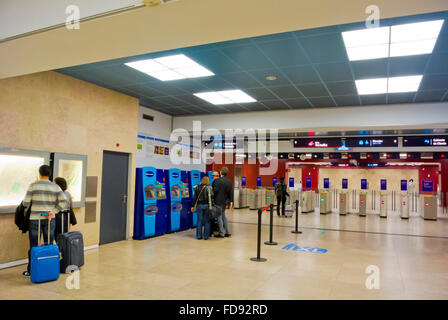 La stazione della metropolitana, aeroport, Lisbona, Portogallo Foto Stock