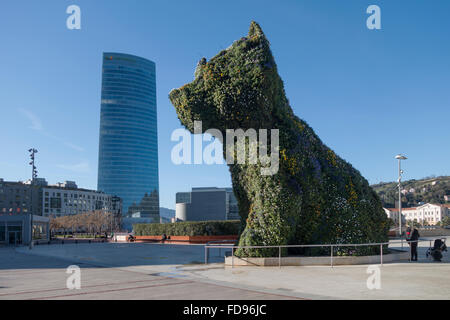 Il Jeff Koons scultura 'Cucciolo" al di fuori del Museo Guggenheim Bilbao Sapin Foto Stock