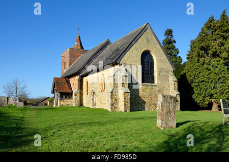 Tudeley, Tonbridge, Kent, Regno Unito. Chiesa di tutti i santi (18thC) Foto Stock