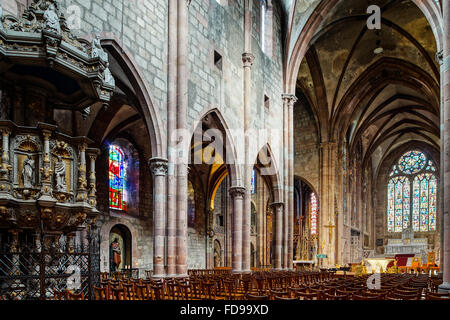 Cattedrale Saint-Georges in Selestat, maestoso interno, Alsazia, Francia Foto Stock