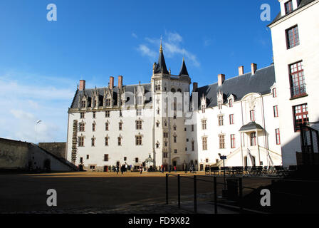 Il castello bianco in Nantes in posizione orizzontale da piazza interna Foto Stock