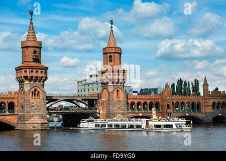 L'Europa, Germania, Berlino, Ponte Oberbaum a Berlino, Germania Foto Stock