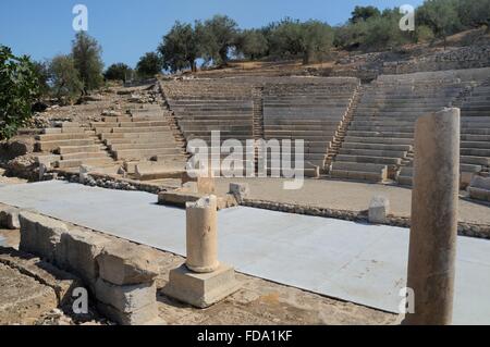 Piccola (po) Teatro Antico di Epidauro (Epidavros), Argolide (Argolide), Peloponneso e Grecia. Foto Stock