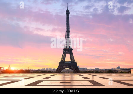 Parigi Torre Eiffel a sunrise Foto Stock