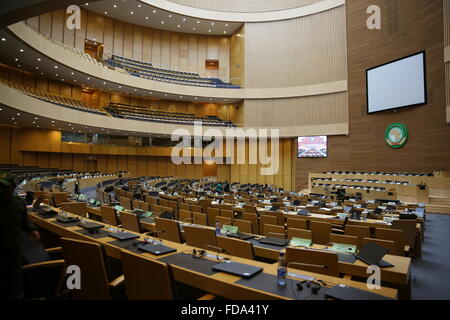 (160129) -- ADDIS ABEBA, 29 gennaio, 2016 (Xinhua) -- una sala conferenza si è visto all'Unione africana (AU) sede ad Addis Abeba, Etiopia, il 29 gennaio, 2016. Il vertice dell'UA di capi di stati sarà tenuto dal gen. 30 a 31, sotto il tema dell 'anno dei diritti dell'uomo, con un focus particolare sui diritti delle donne." (Xinhua/Pan Siwei) Foto Stock