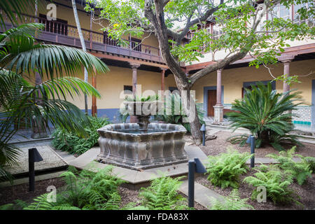 Cortile della Casa Alvarado Bracamonte o Casa de los Capitanes Generales, ora ufficio turistico. San Cristóbal de La Laguna, Sp Foto Stock