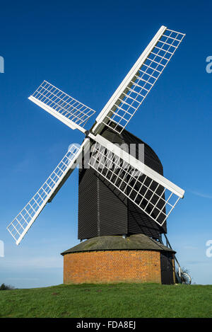 Brill Windmill è uno dei più antichi e pregiati post mills NEL REGNO UNITO. Situato sulla collina di Brill nel Buckinghamshire REGNO UNITO Foto Stock