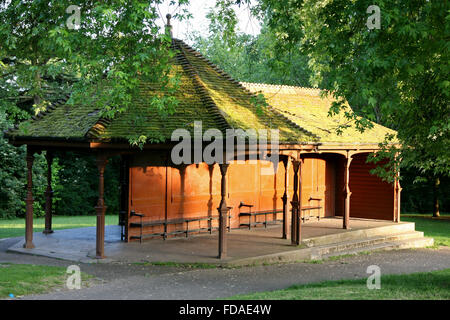 Shelter in sera sunshine, Bath City Park Foto Stock