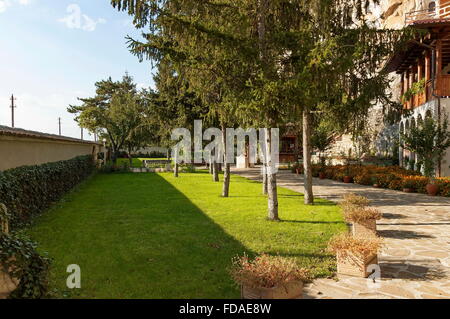 Il monastero di roccia 'St Dimitrii di Basarbovo' - cantiere. Vista interna. Si trova in una pittoresca vallata del Rusenski Lom River Foto Stock