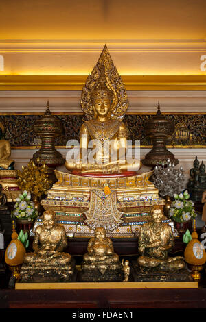 Buddha a Wat Saket Ratcha Wora Maha Wihan, tempio del Golden Mount, Bangkok, Thailandia Foto Stock