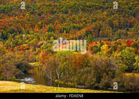 Inizio autunno, Eustis ponte coperto, intorno al 1908, Eastern Townships, Waterville, Quebec, Canada Foto Stock