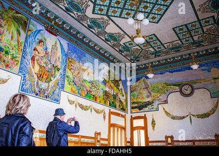 A nord della stazione ferroviaria. È stato costruito in stile art nouveau, tra il 1909 e il 1917.pannelli di azulejos (piastrelle smaltate),Valencia e Spa Foto Stock