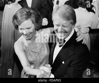 Jimmy Carter e sua moglie Rosalynn Carter, balli presso una casa bianca sfera congressuale, Washington DC, Dicembre 1978 Foto Stock