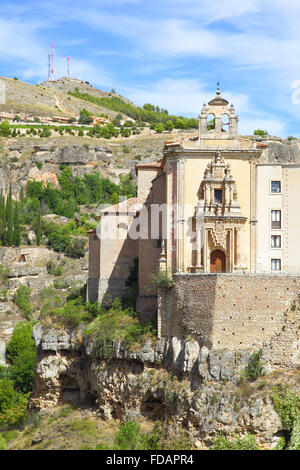 Chiesa sulla scogliera di Cuenca in Spagna. Foto Stock