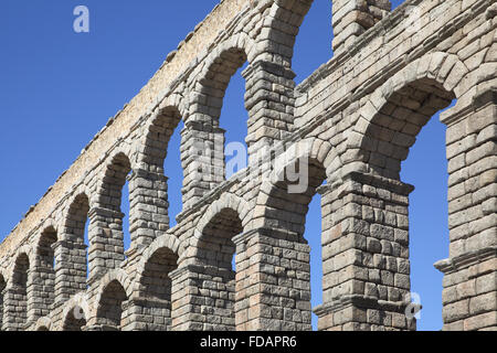 Prospettiva dell antico acquedotto romano di Segovia, Spagna Foto Stock