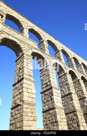 Prospettiva dell antico acquedotto romano di Segovia, Spagna Foto Stock