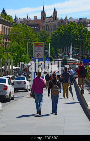 Pedoni Calle Floridablanca Madrid Spagna ES Foto Stock