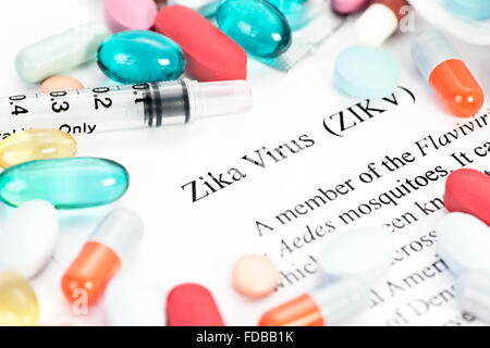 Zika concept virus foto con siringhe e farmaci. Foto Stock