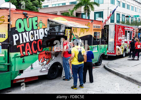 Miami Florida,Book Fair International,Miami Dade College campus,letterario,festival,annuale food Truck,line,queue,messicano,FL151121077 Foto Stock