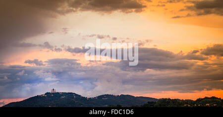 Torino, Basilica di Superga al tramonto Foto Stock