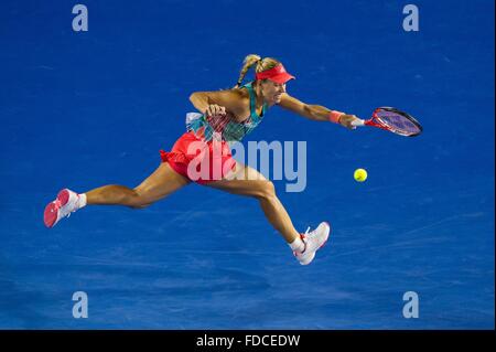 Melbourne, Australia. 30 gen, 2016. Angelique Kerber di Germania compete durante la finale di donne singoli contro Serena Williams degli Stati Uniti presso l'Australian Open di Tennis campionati di Melbourne, Australia, Gennaio 30, 2016. Angelique Kerber ha vinto 2-1. Credito: Bai Xue/Xinhua/Alamy Live News Foto Stock