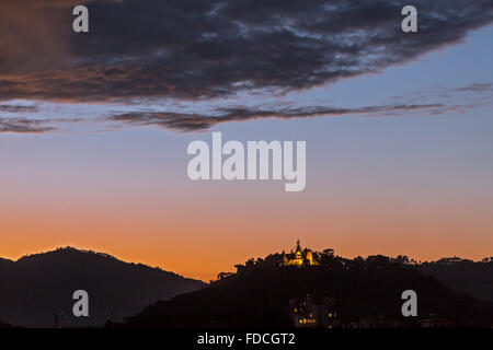 Collina sacra e stupa di Swayambhunath, Kathmandu, Nepal. Foto Stock