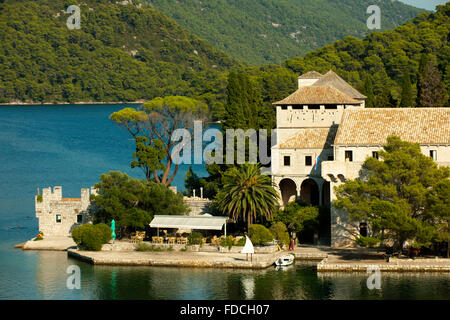 Kroatien, Dalmatien, Insel Mljet, Kloster der Hl. Maria im vedere Veliko jezero im Nationalpark Mljet Foto Stock