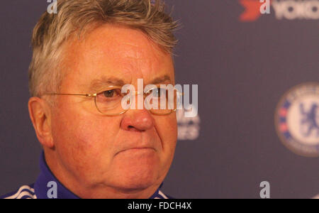 Guus Hiddink assiste Chelsea conferenza stampa davanti a loro il giorno di Capodanno il match contro il Crystal Palace. Dotato di: Guus Hiddink dove: Londra, Regno Unito quando: 30 Dic 2015 Foto Stock