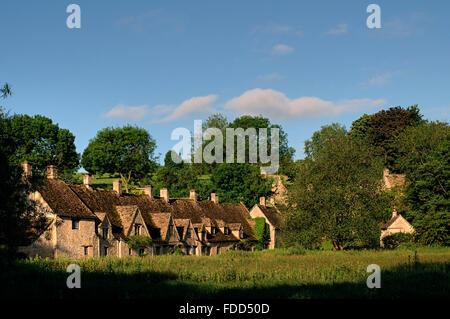 Arlington Row a Bibury, Gloucestershire, Cotswolds, Inghilterra, Gran Bretagna, Europa Foto Stock