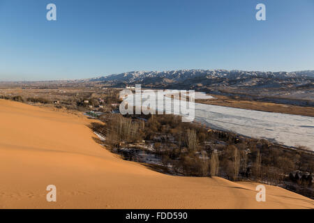 Bloccato il Fiume Giallo a Shapotou National Park - Ningxia, Cina Foto Stock