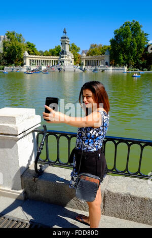 Foto Selfie Parco del Retiro Madrid Spagna ES Buen Foto Stock