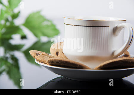 Home colazione tè e biscotti nessuno Foto Stock