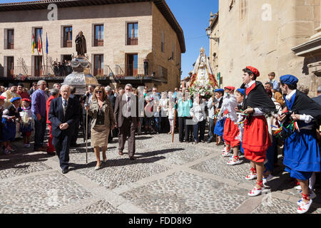 La processione di ringraziamento entra nella cattedrale presso Le Fiestas de Gracias y de San Jerónimo Hermosilla Foto Stock