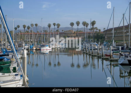 Barche a vela al Porto di Ventura in California Foto Stock