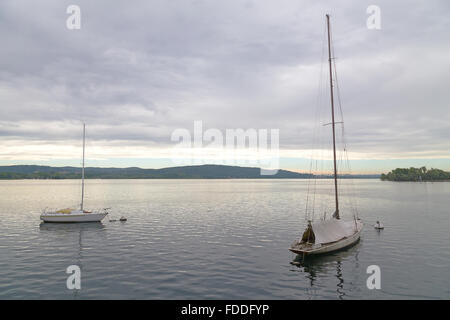 Barche sul Lago di Como in Italia settentrionale. Foto Stock