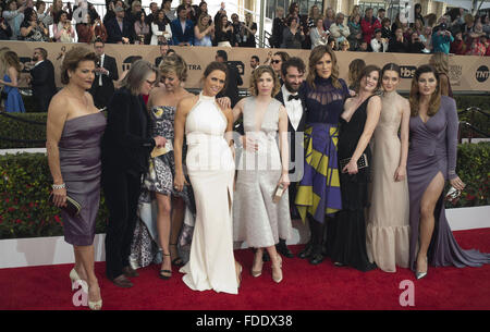 Los Angeles, Stati Uniti d'America. 30 gen, 2016. Cast di 'trasparente'.La XXII edizione Screen Actors Guild Awards, arrivi, Los Angeles, America - 30 Jan 2016.ARMANDO ARORIZO Credito: Armando Arorizo/Prensa Internacional/ZUMA filo/Alamy Live News Foto Stock