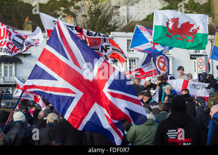 L'EDL (inglese difesa league) protesta del camionista ammende, presi a Dover Gennaio 2016 Foto Stock