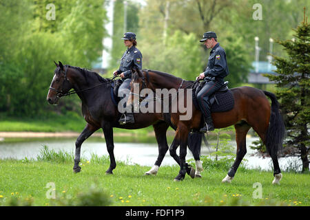 RUSSIA, MOSCA - 25 giugno: polizia montata in un parco a giugno 25, 2007 a Mosca, Russia Foto Stock