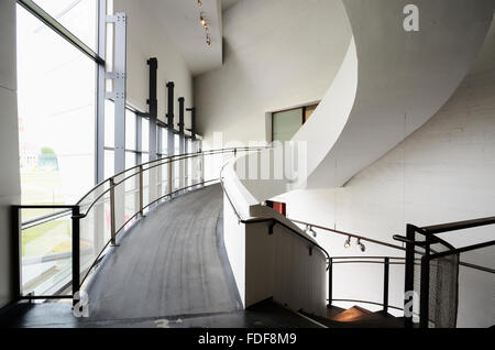 Dettaglio. Il Kiasma è un museo di arte contemporanea situato sulla Mannerheimintie a Helsinki Foto Stock