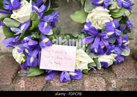 Londra, Regno Unito. Il 31 gennaio 2016. La guerra civile società commemorare l'esecuzione del Re Carlo 1a con un mese di marzo in giù il centro commerciale Foto Stock