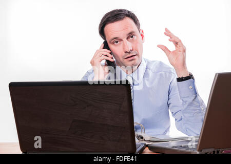 Ufficio di lavoro dipendente, segreteria telefonica, stanchi, felice, ha sottolineato, l'equilibrio tra lavoro e vita familiare Foto Stock