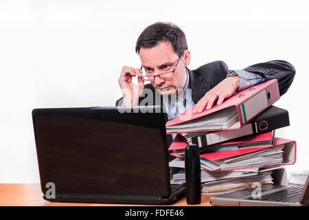 Ufficio di lavoro dipendente, segreteria telefonica, stanchi, felice, ha sottolineato, l'equilibrio tra lavoro e vita familiare Foto Stock